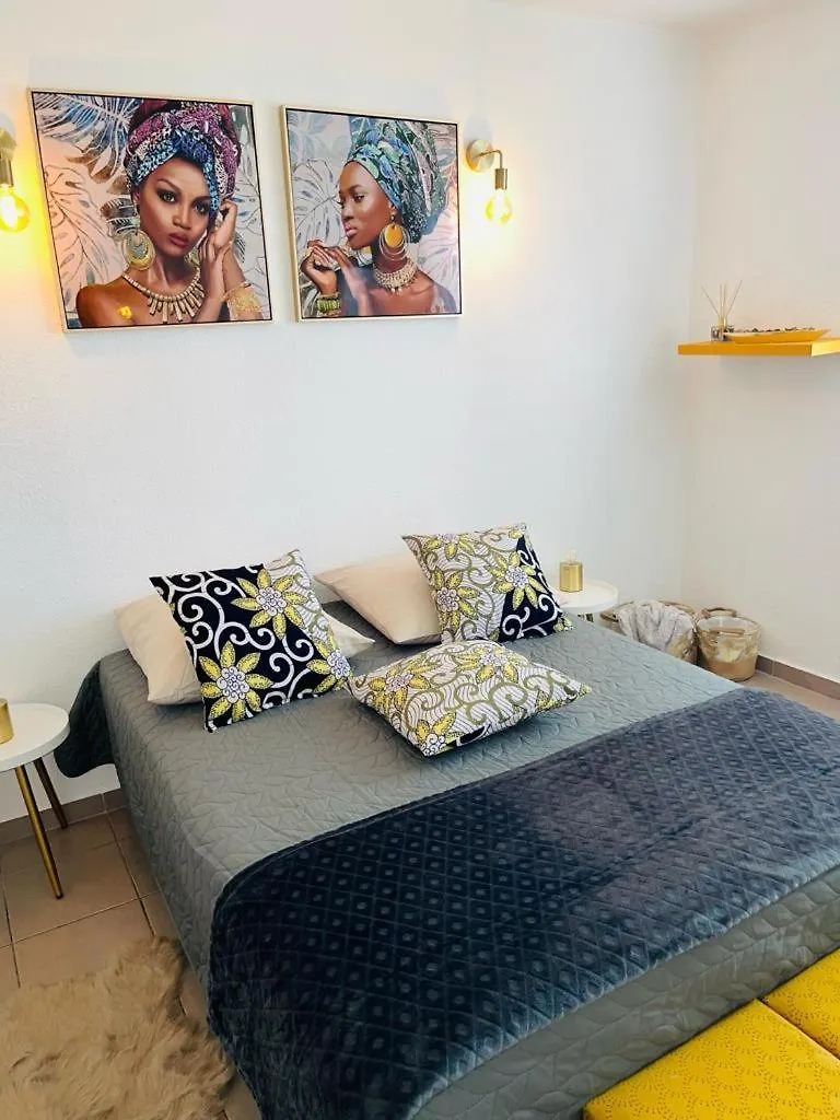 La Maison Ti Polwizyen Plage A 3 Mn A Pieds Port-Louis 0*,  Guadeloupe